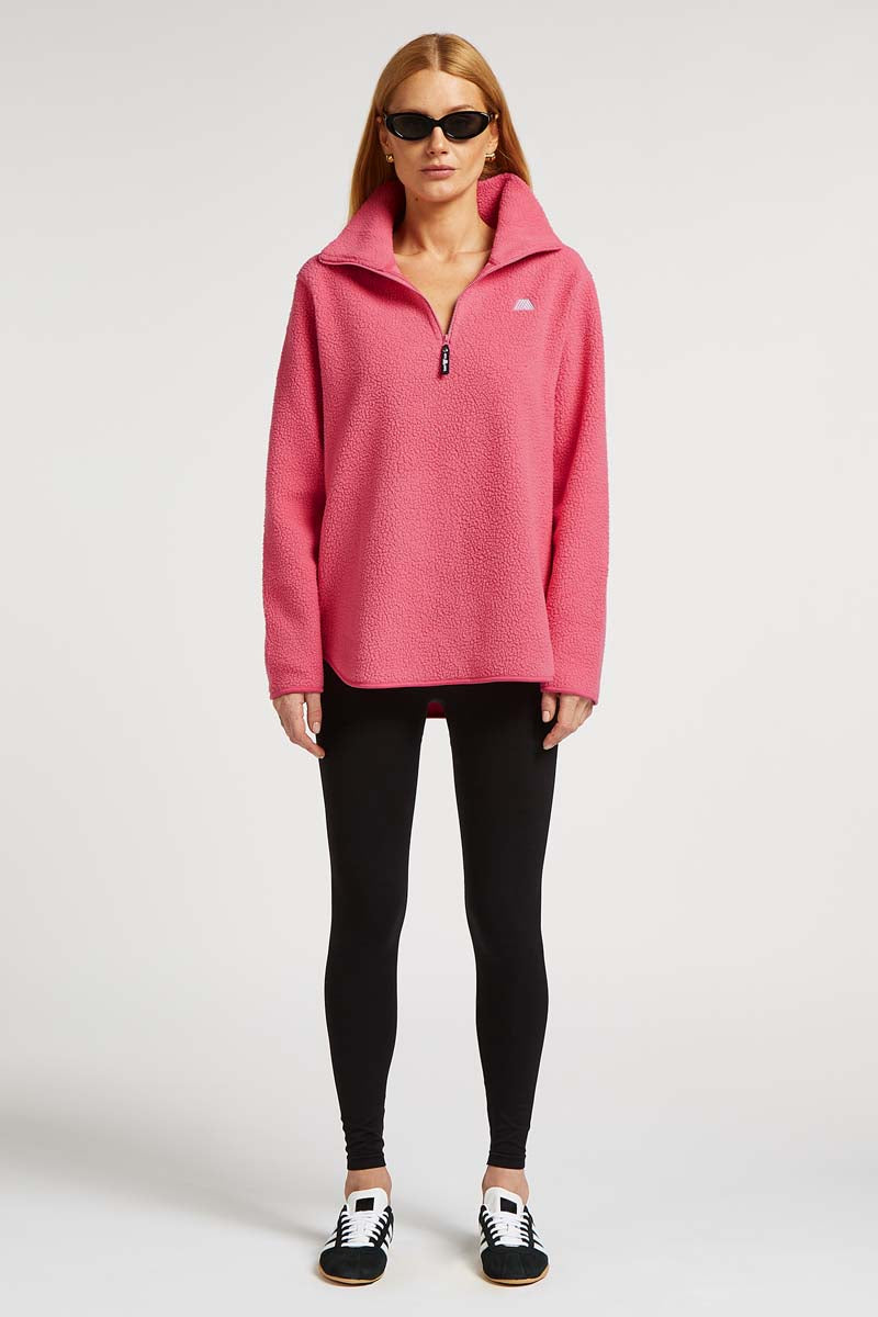 // model: Model is 5ft 9.5 and wears a size S