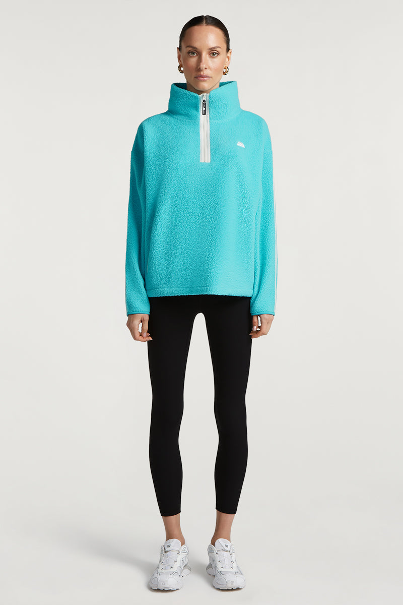 //model: Model is 5ft 8" and wears a size S