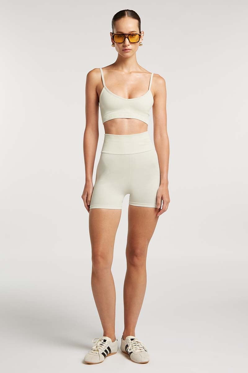 // model: Model is 5ft 6 and wears a size S