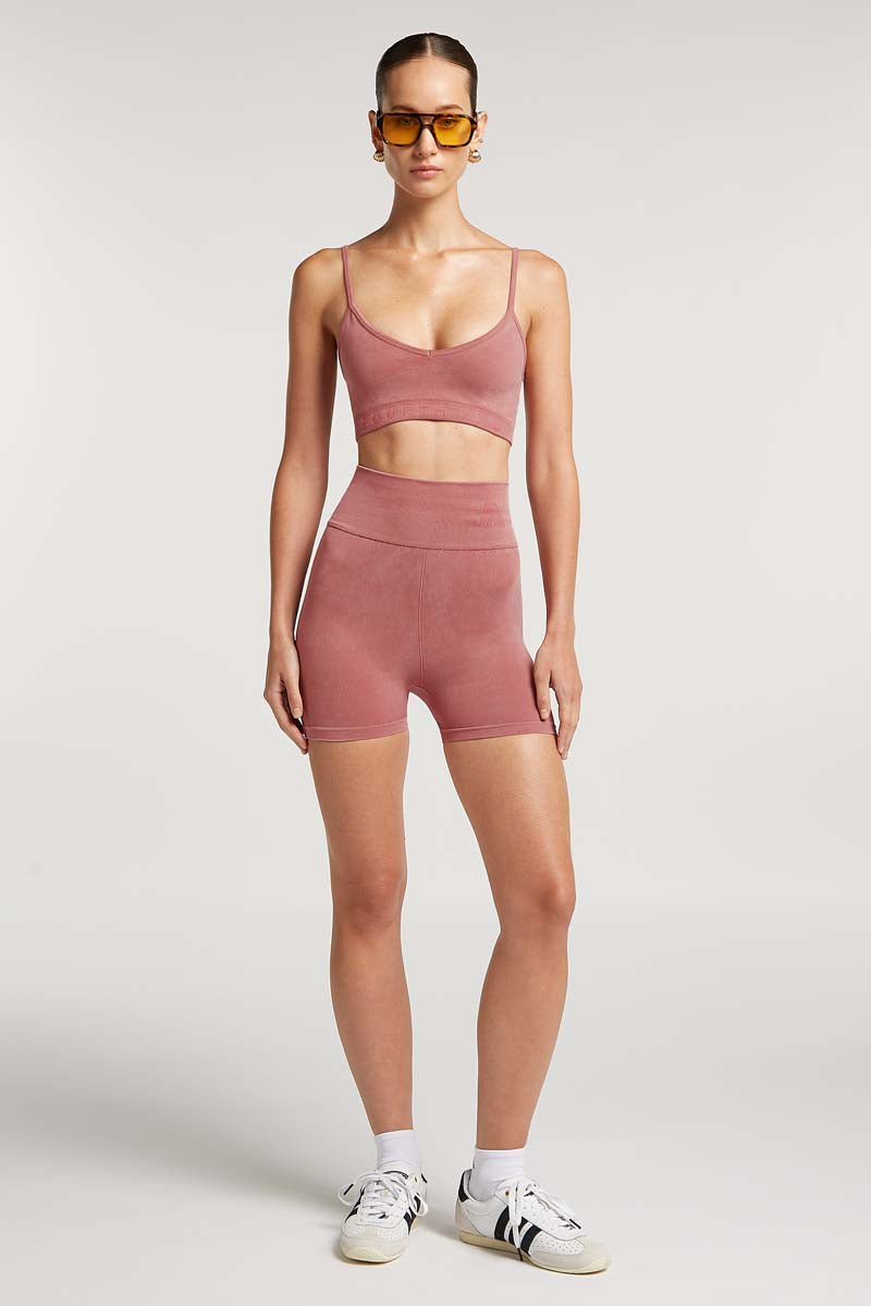 // model: Model is 5ft 6 and wears a size S