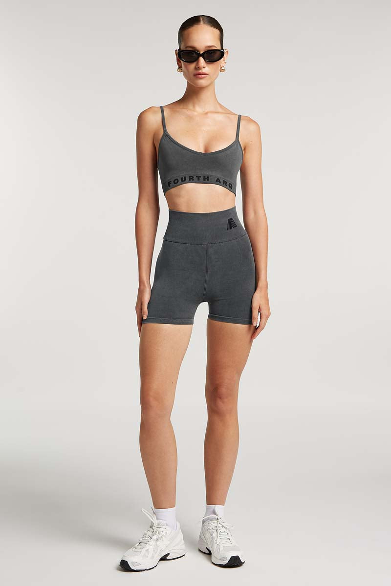 // model: Model is 5ft 6 and wears a size S