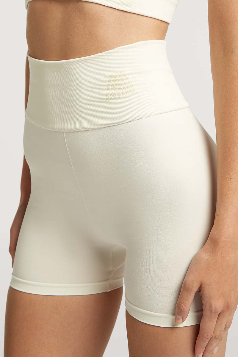 MILA Seamless Shorts Cream