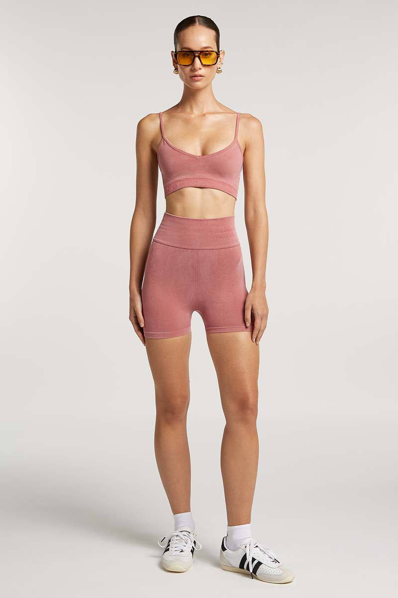 // model: Model is 5ft 6 and wears a size S