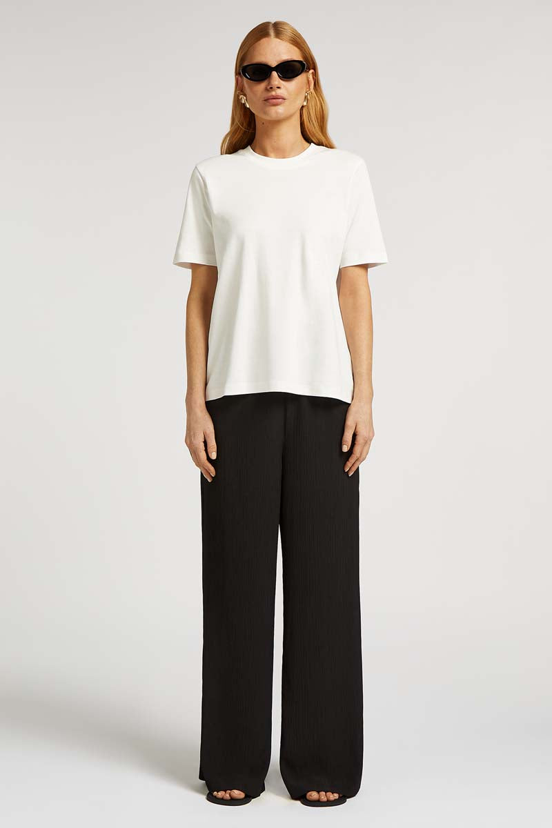 // model: Model is 5ft 9.5 and wears a size S