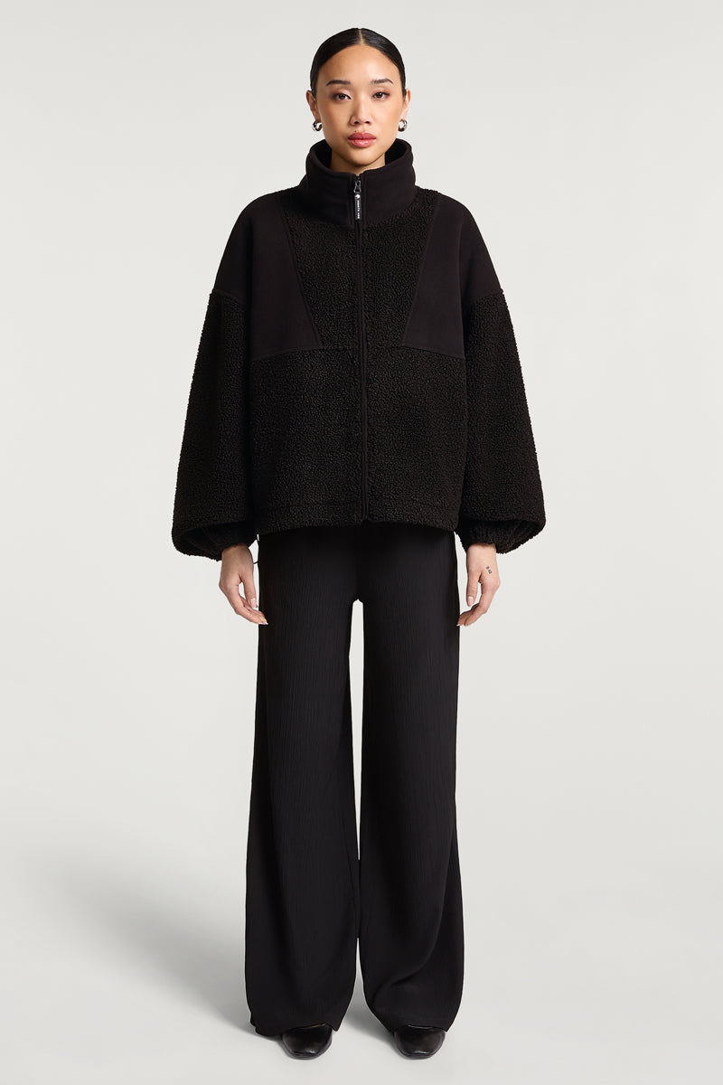 //model: Model is 5ft 8" and wears a size S