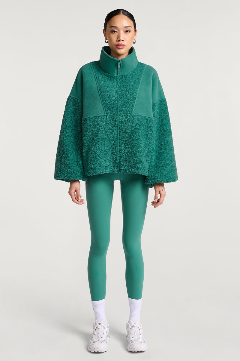 //model: Model is 5ft 8" and wears a size S