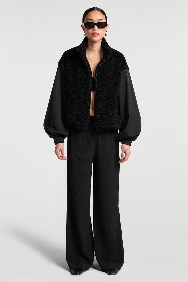 //model: Model is 5ft 8" and wears a size S