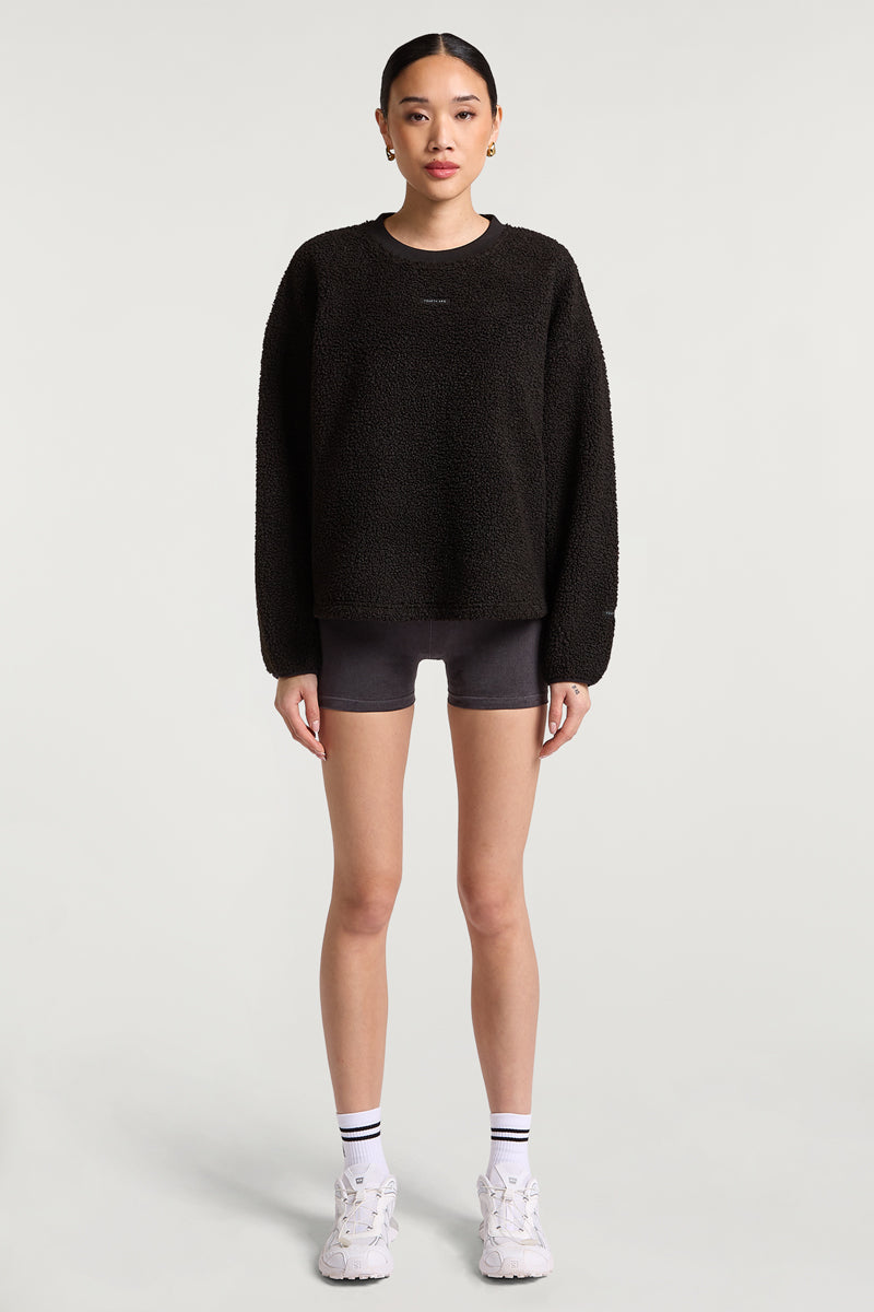 //model: Model is 5ft 8