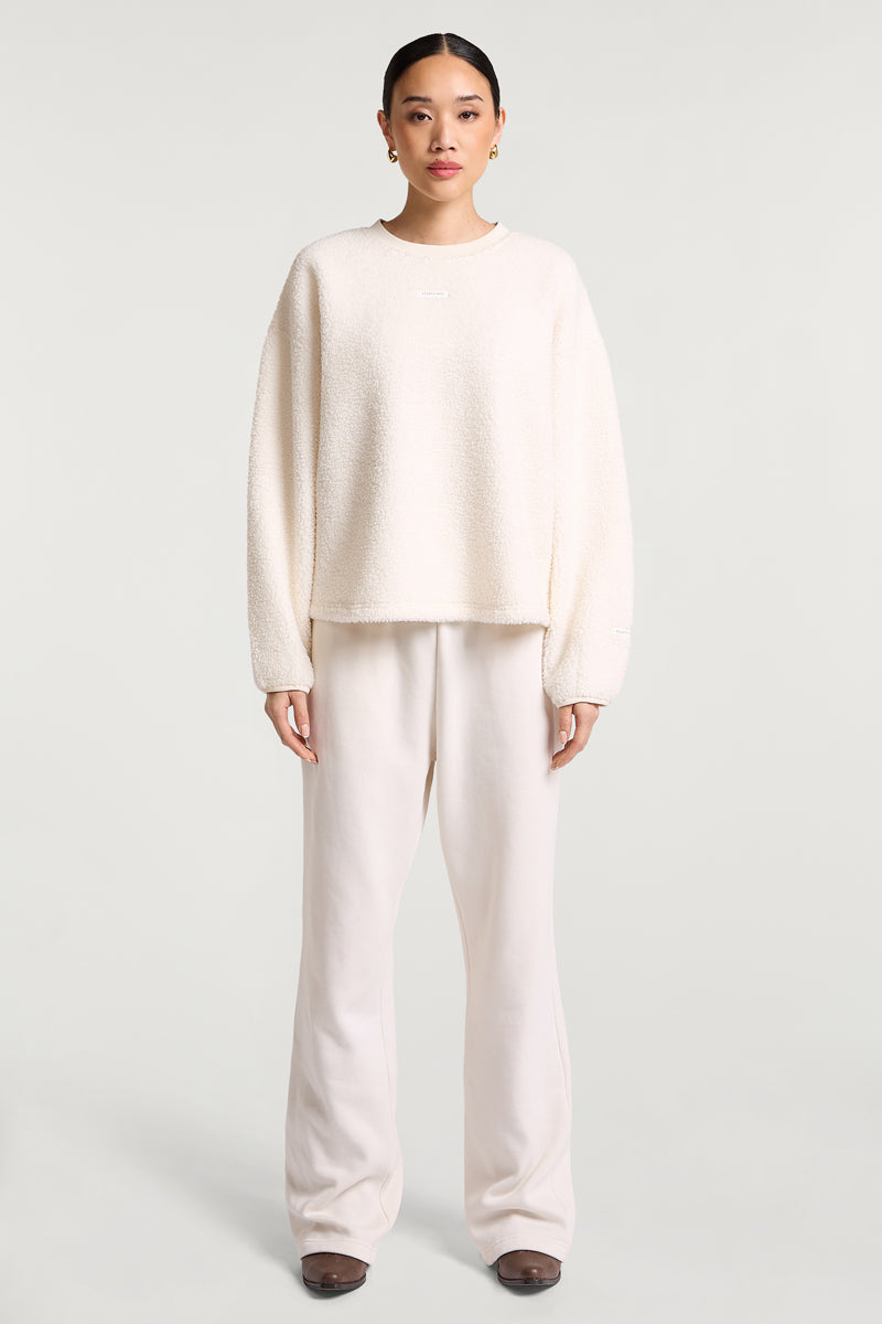 //model: Model is 5ft 8