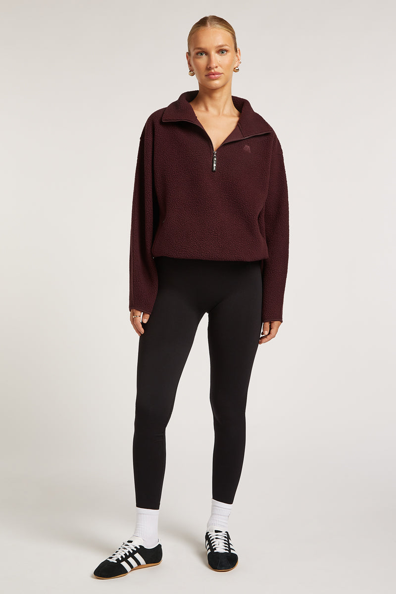 // model: Model is 5ft 9.5 and wears a size S