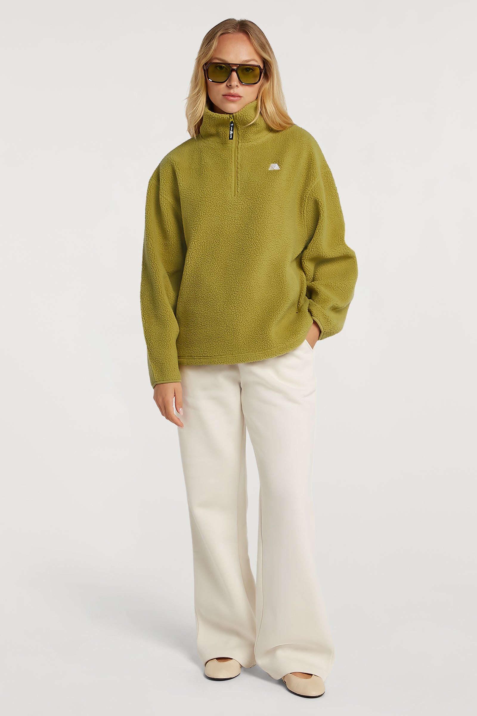 //model: Model is 5ft 6" and wears a size S