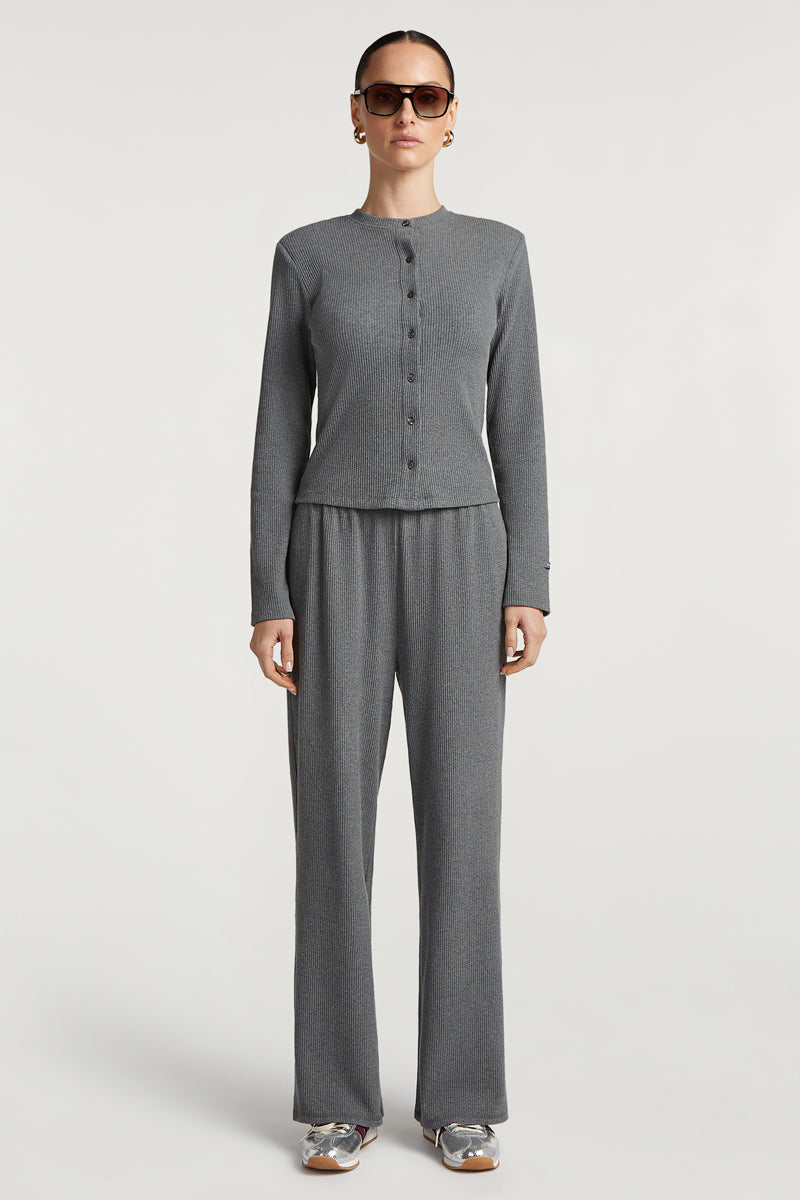//model: Model is 5ft 10" and wears a size S