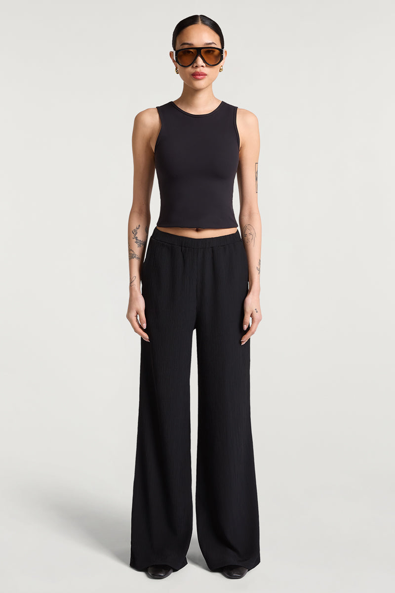 //model: Model is 5ft 8" and wears a size S