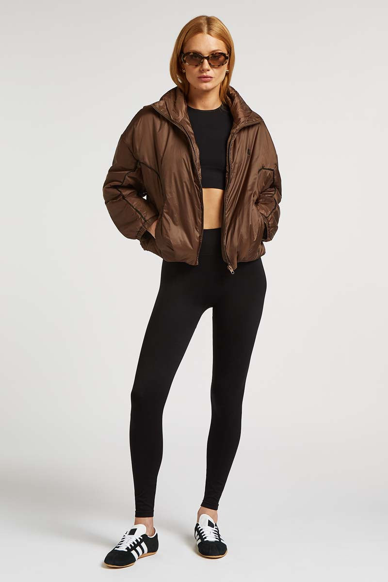 // model: Model is 5ft 9.5 and wears a size S