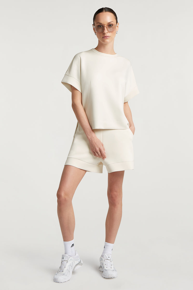 //model: Model is 5ft 10" and wears a size S