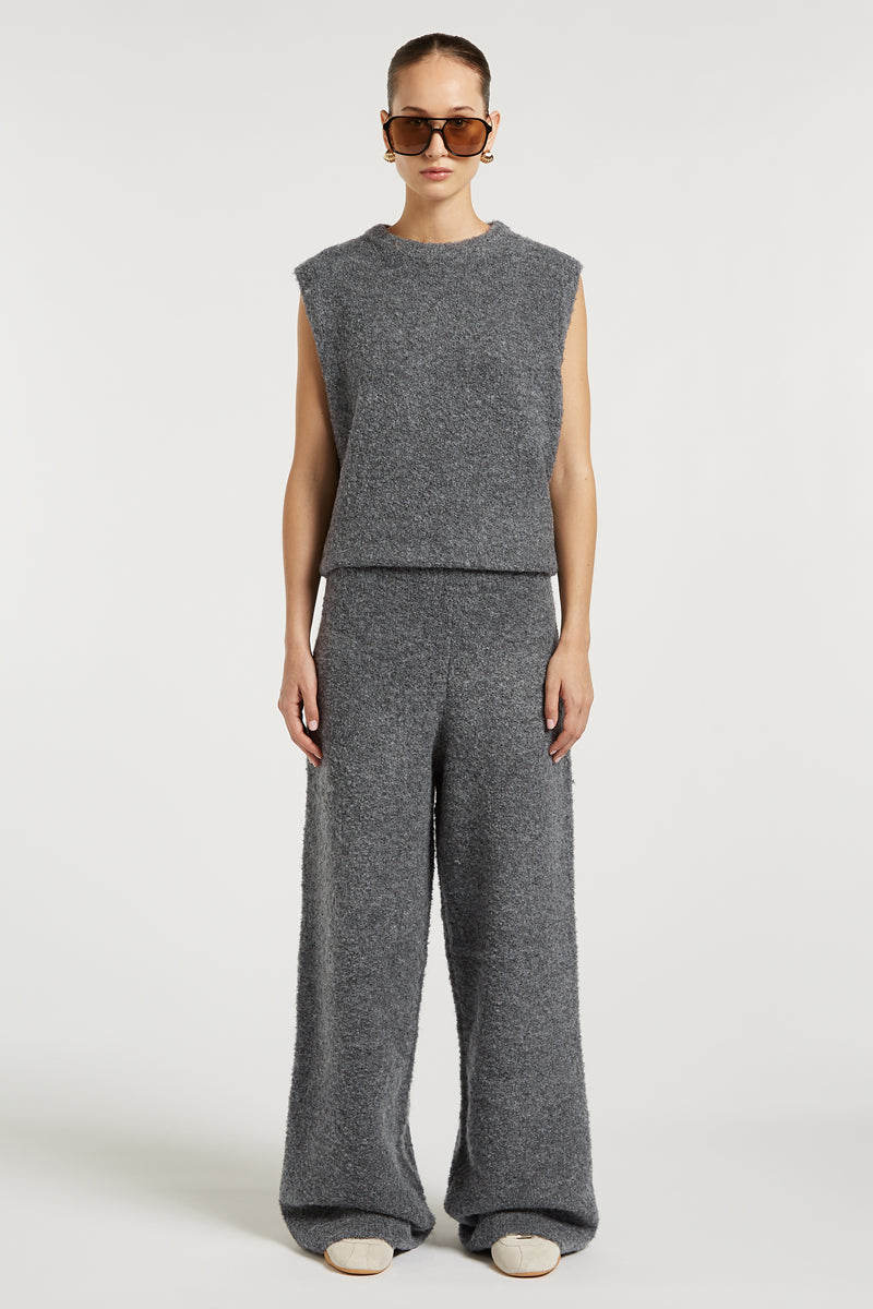 // model: Model is 5ft 6 and wears a size S