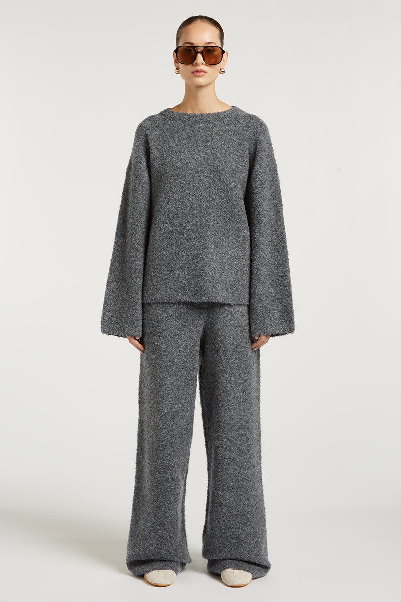 // model: Model is 5ft 6 and wears a size S