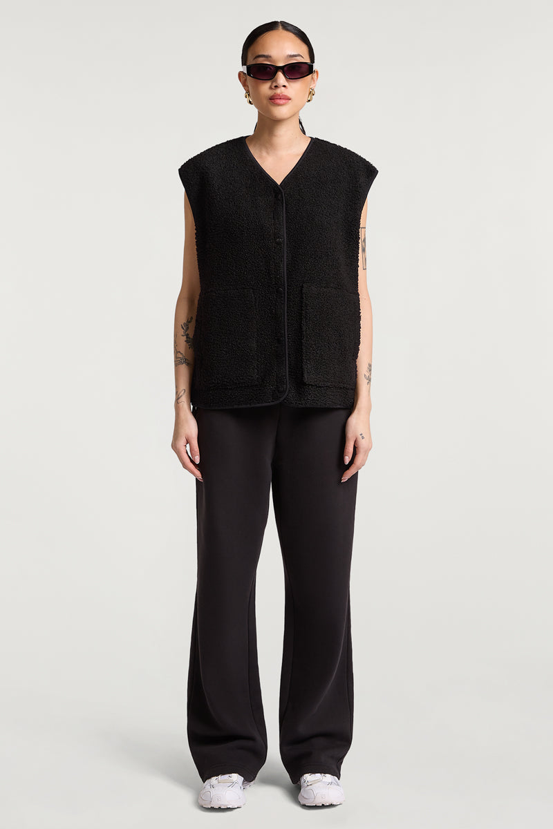 //model: Model is 5ft 8" and wears a size S