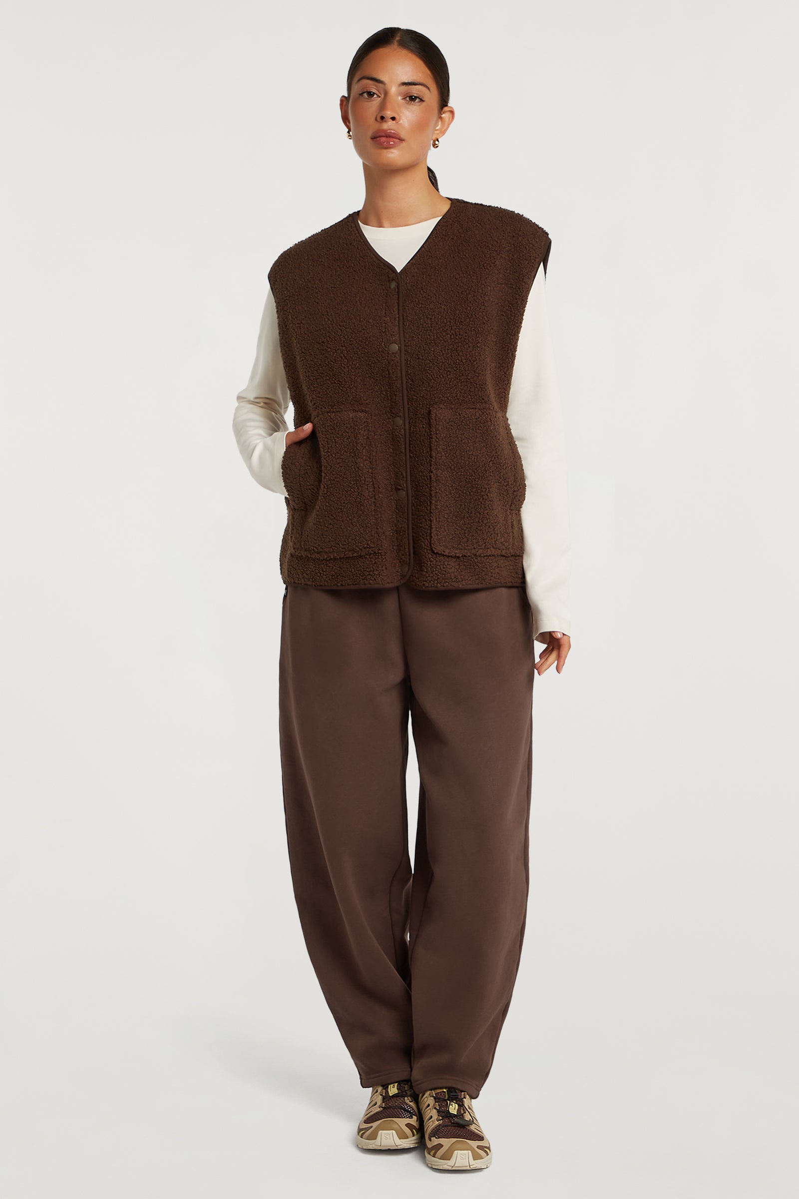 //model: Model is 5ft 7" and wears a size S