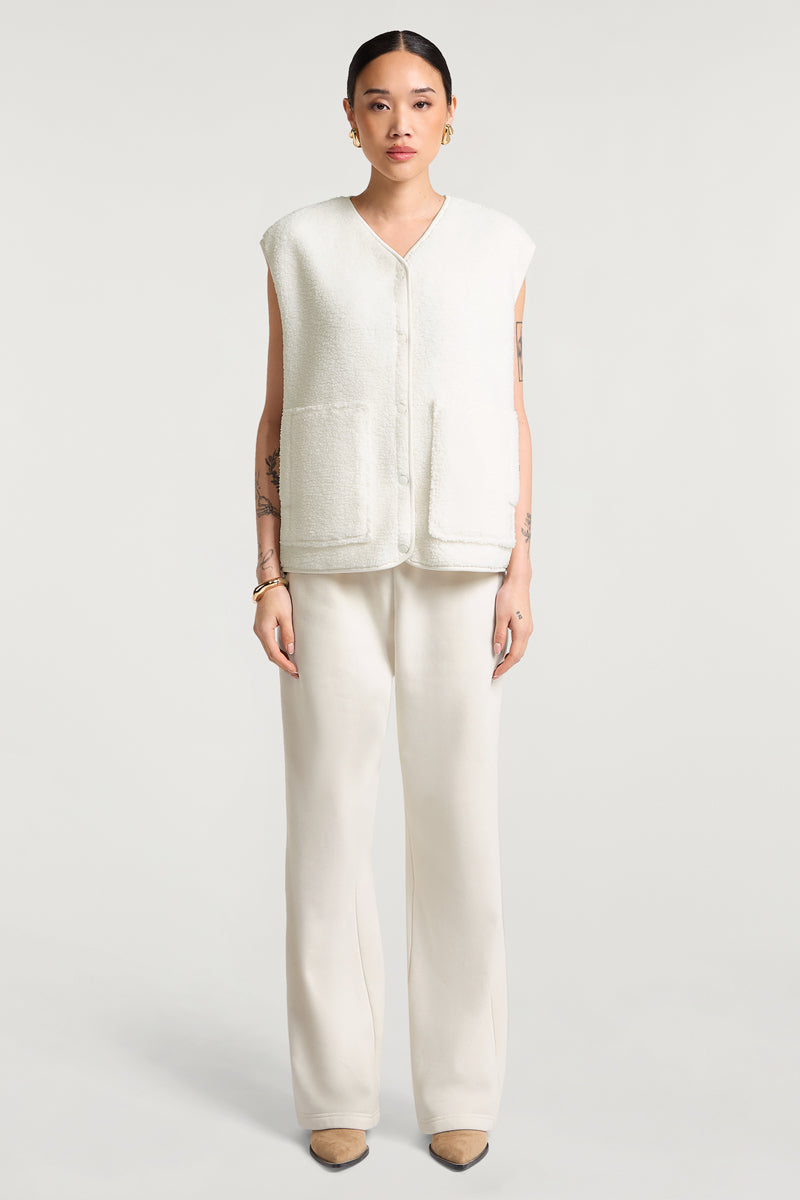 //model: Model is 5ft 8" and wears a size S