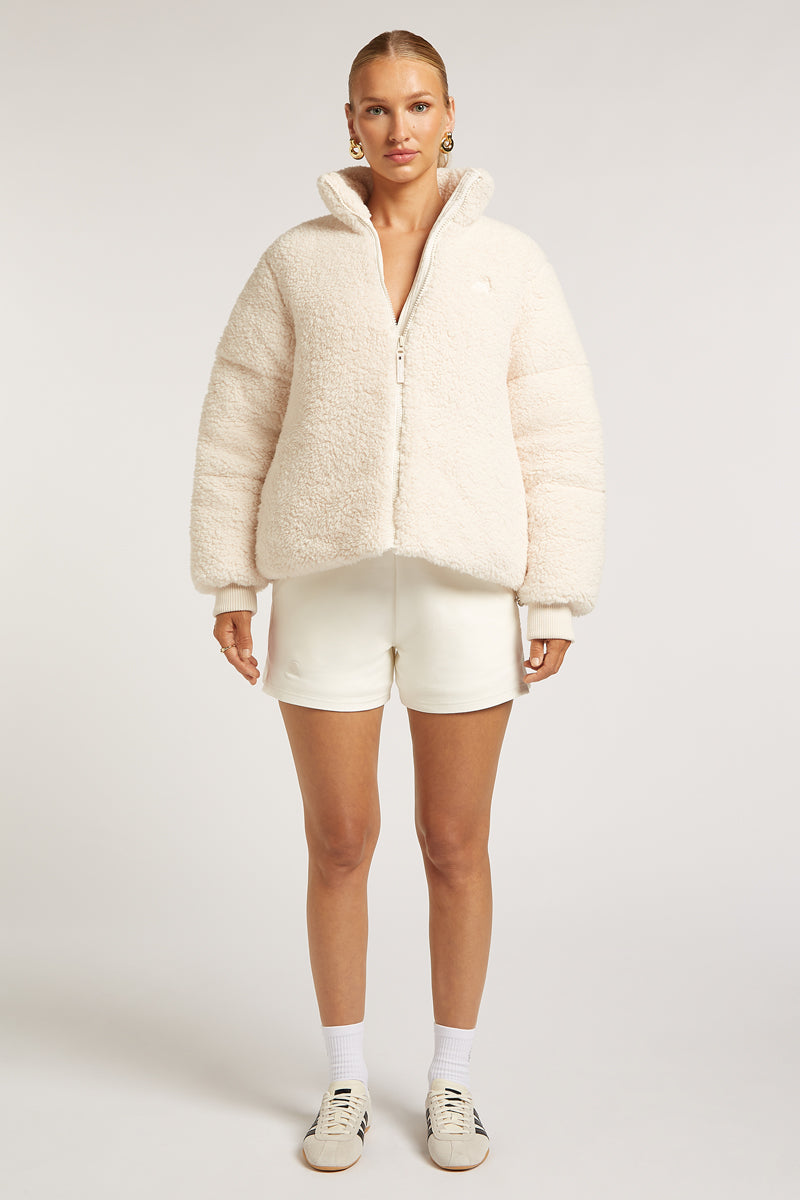 // model: Model is 5ft 9.5 and wears a size S