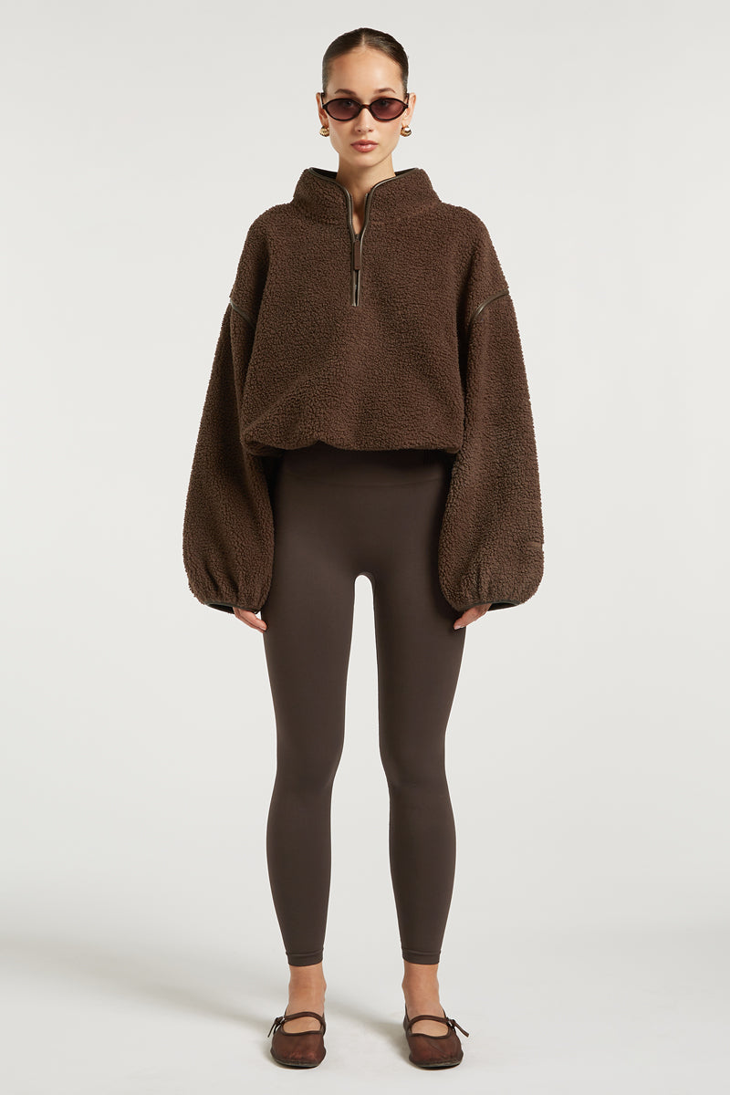 // model: Model is 5ft 6 and wears a size XS-S