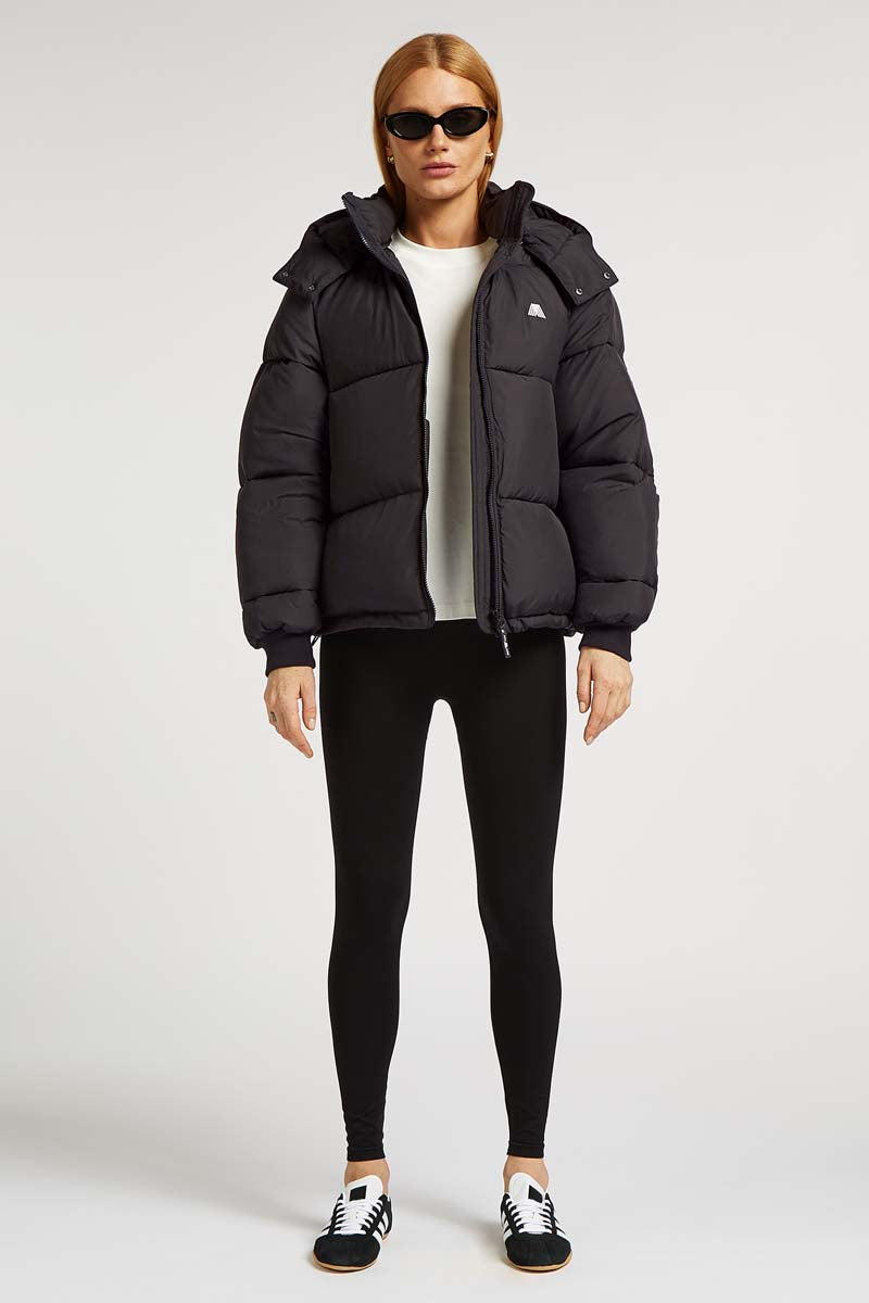 // model: Model is 5ft 9.5 and wears a size XS-S