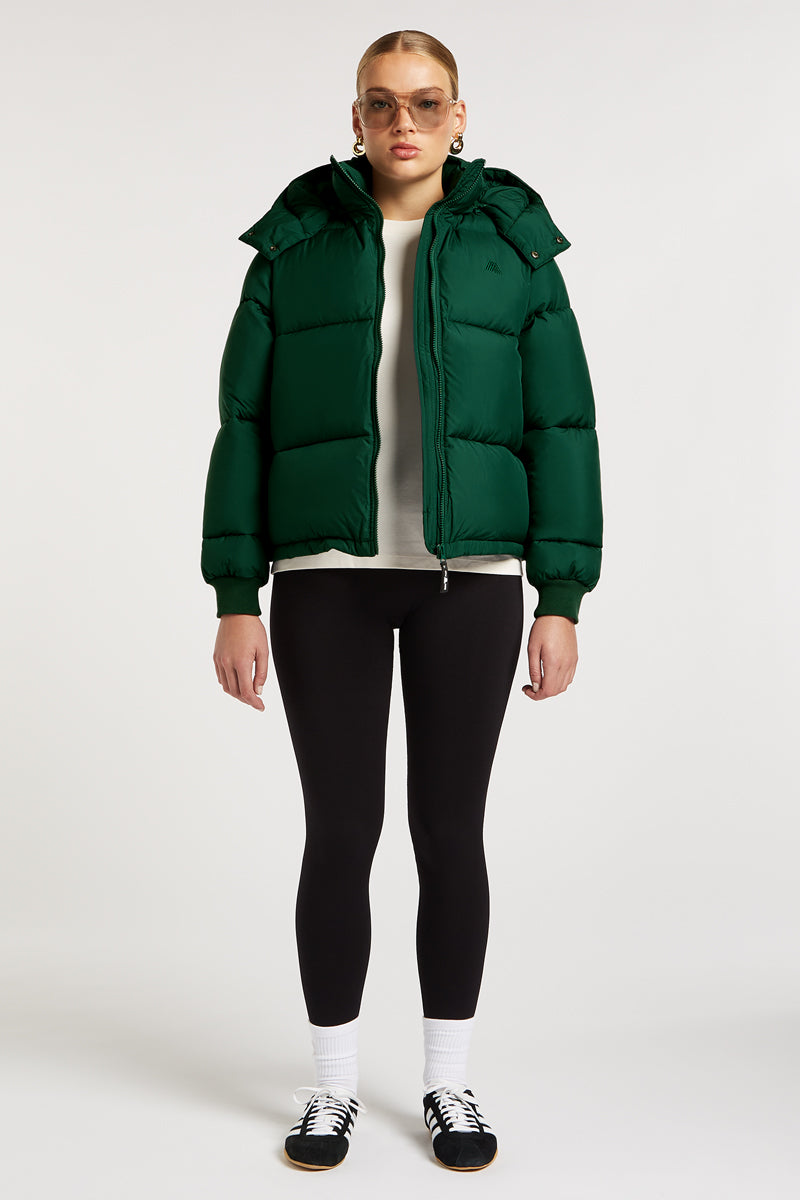 // model: Model is 5ft 8 and wears a size XS-S