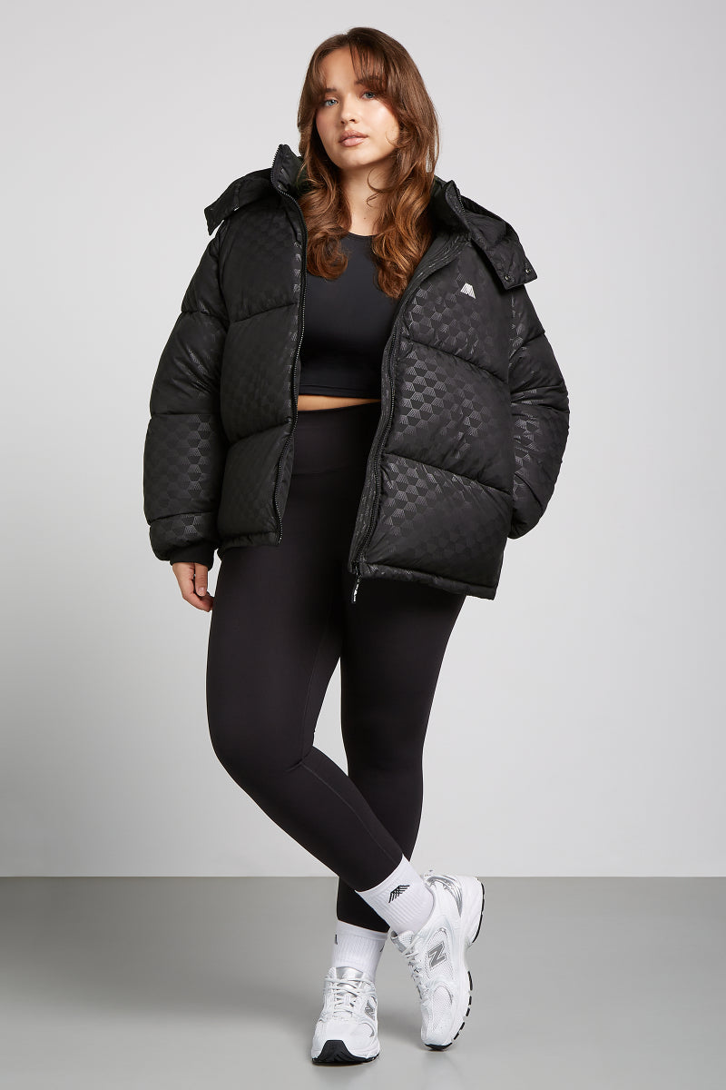 // model: Model is 5ft 8 and wears a size XL-XXL