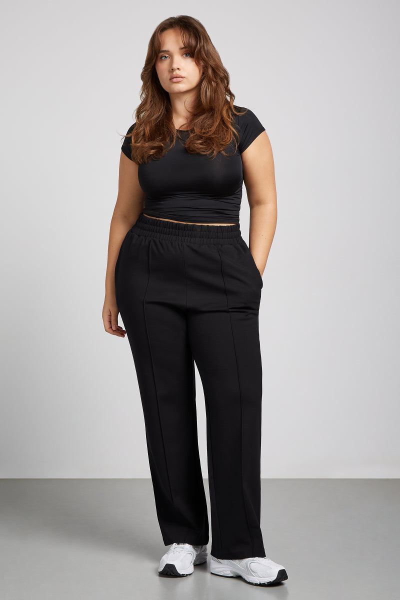 // model: Model is 5ft 8 and wears a size L