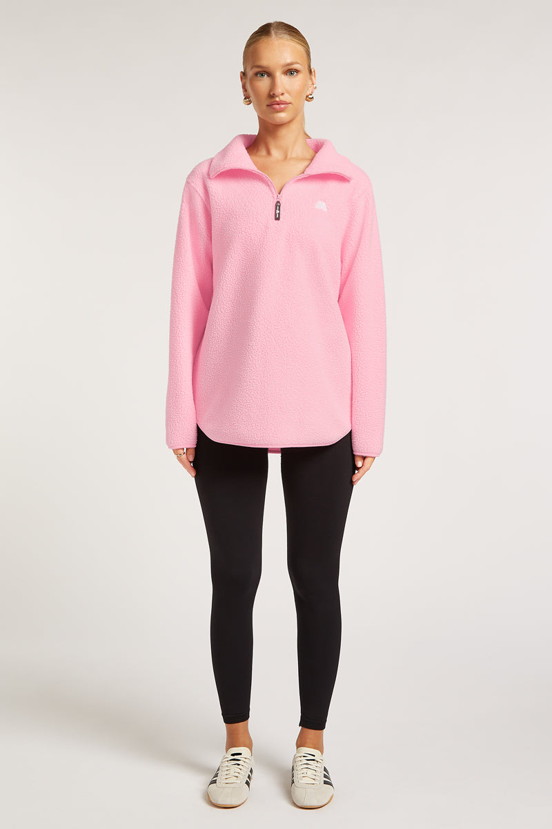 // model: Model is 5ft 9.5 and wears a size S