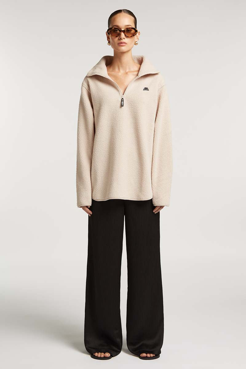 // model: Model is 5ft 6 and wears a size S