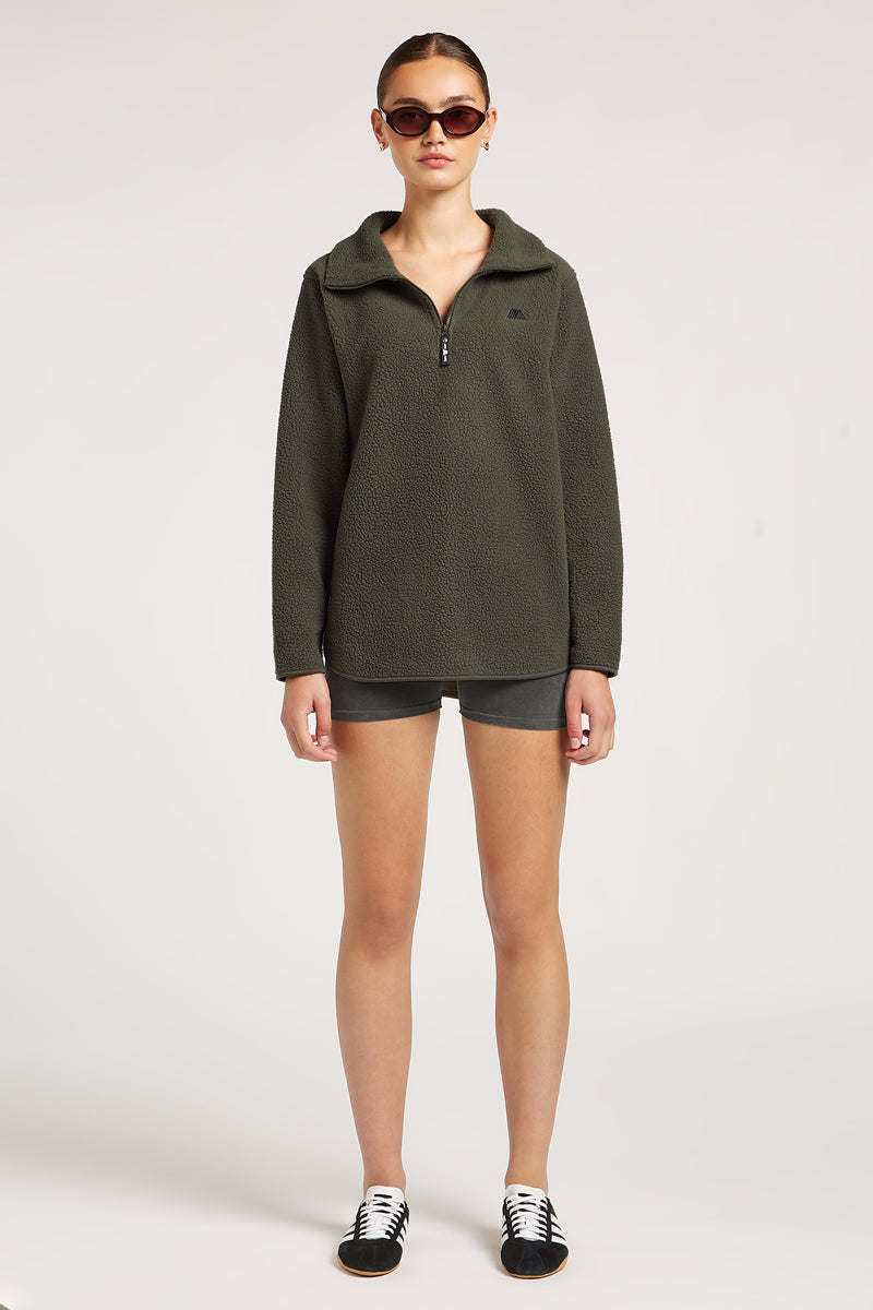 // model: Model is 5ft 11 and wears a size S