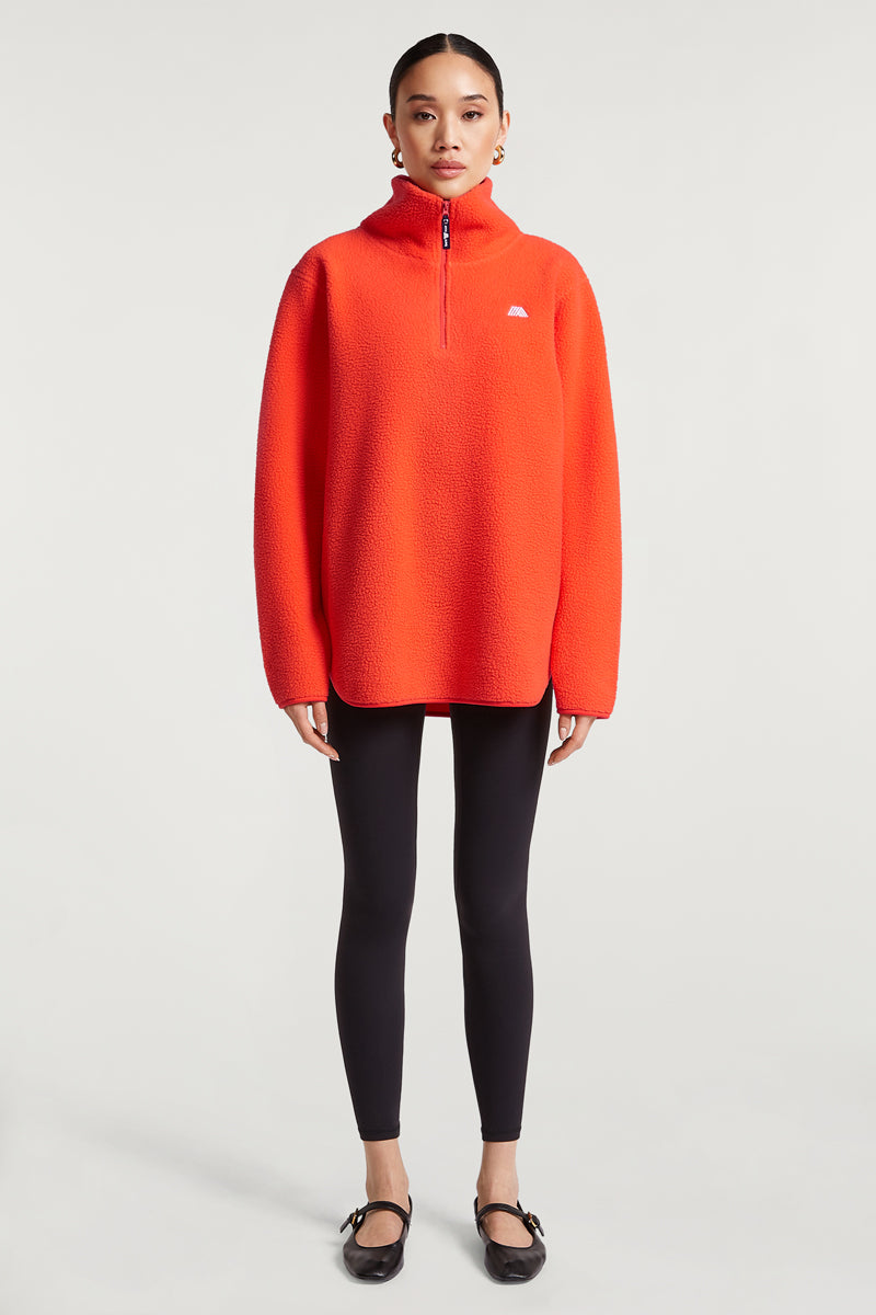//model: Model is 5ft 8" and wears a size S