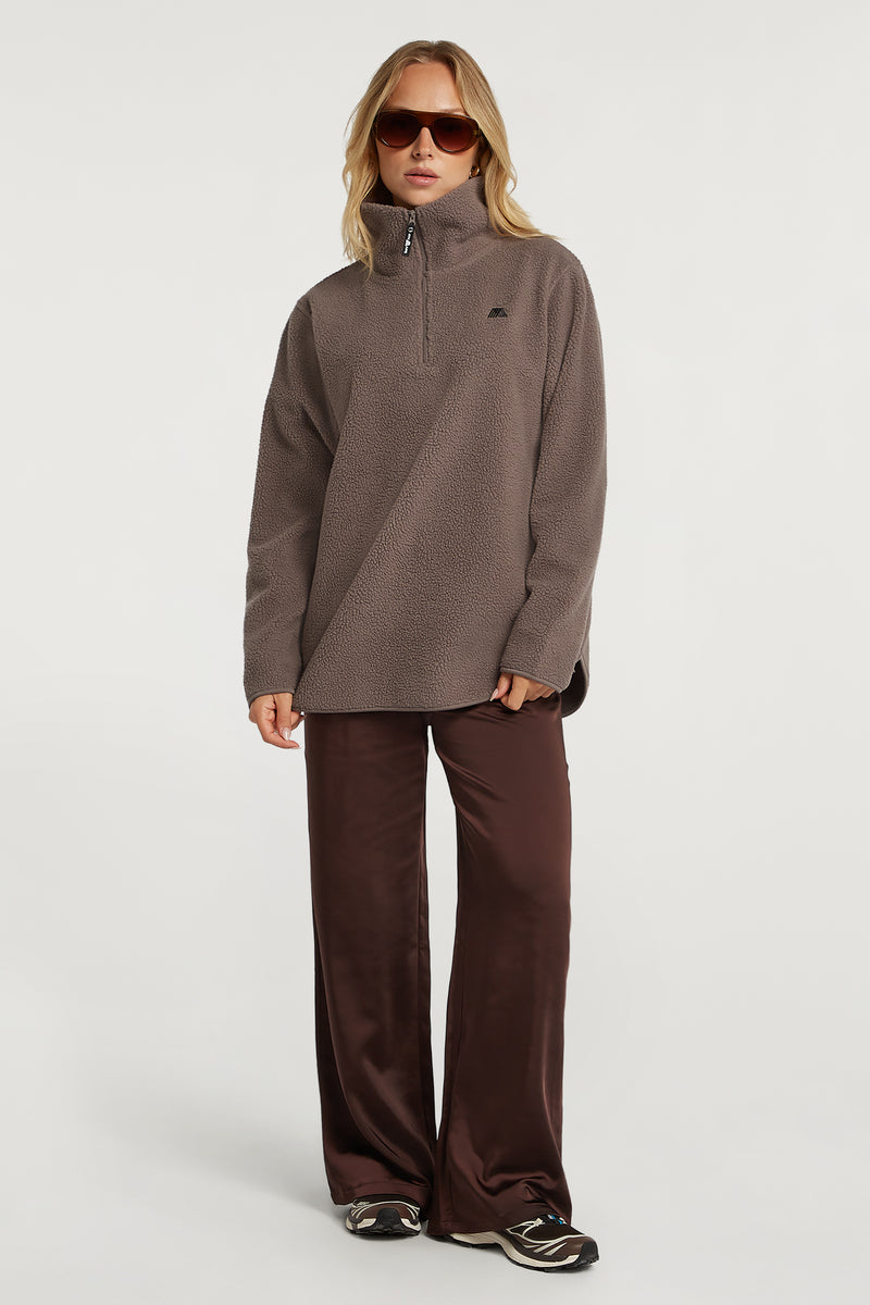 //model: Model is 5ft 6