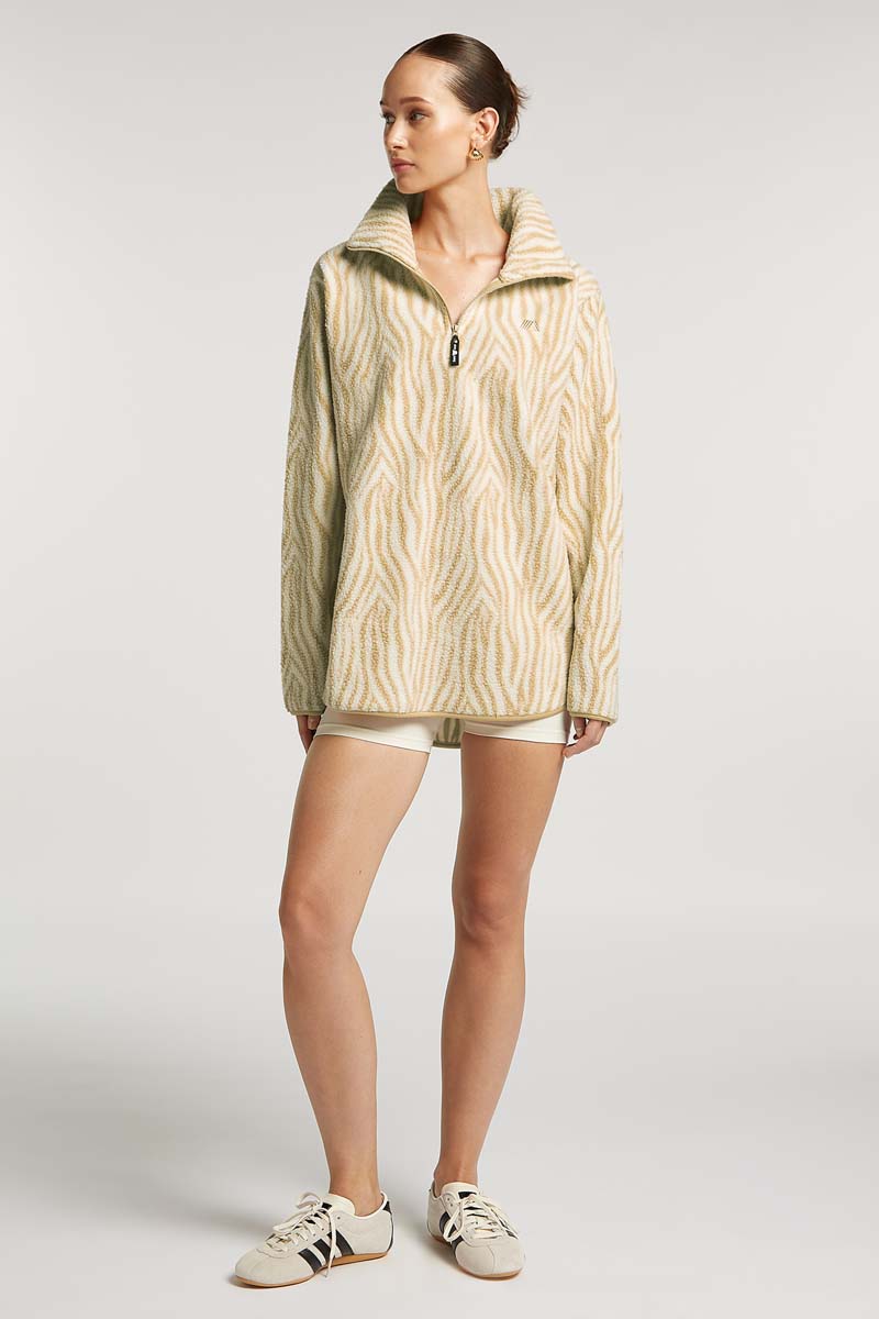 // model: Model is 5ft 6 and wears a size S