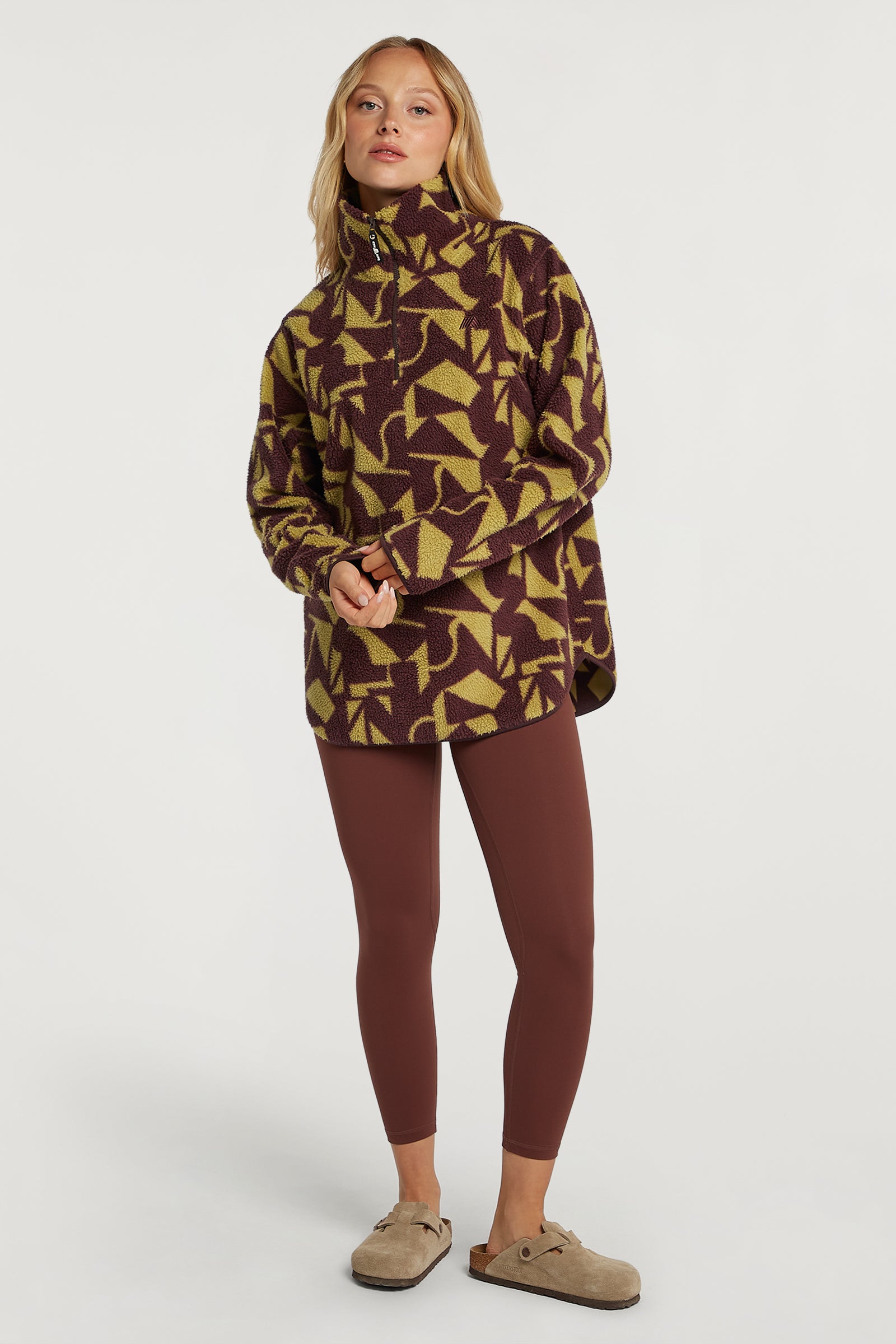 //model: Model is 5ft 6" and wears a size S