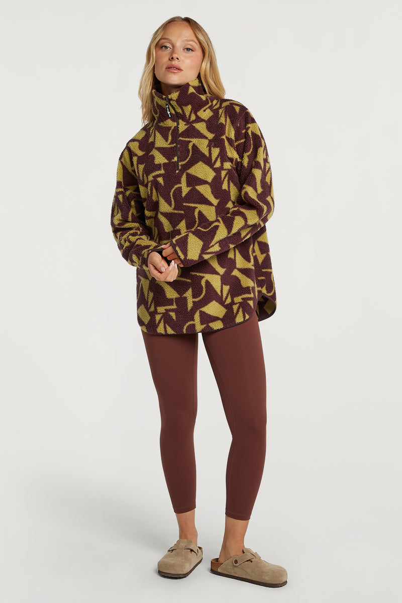 //model: Model is 5ft 6