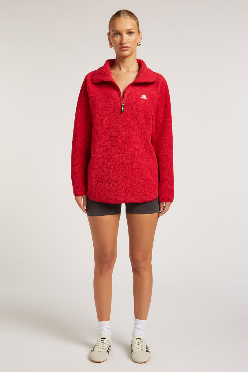 // model: Model is 5ft 9.5 and wears a size S