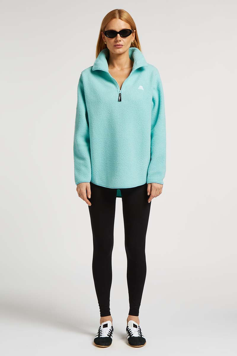 // model: Model is 5ft 9.5 and wears a size S