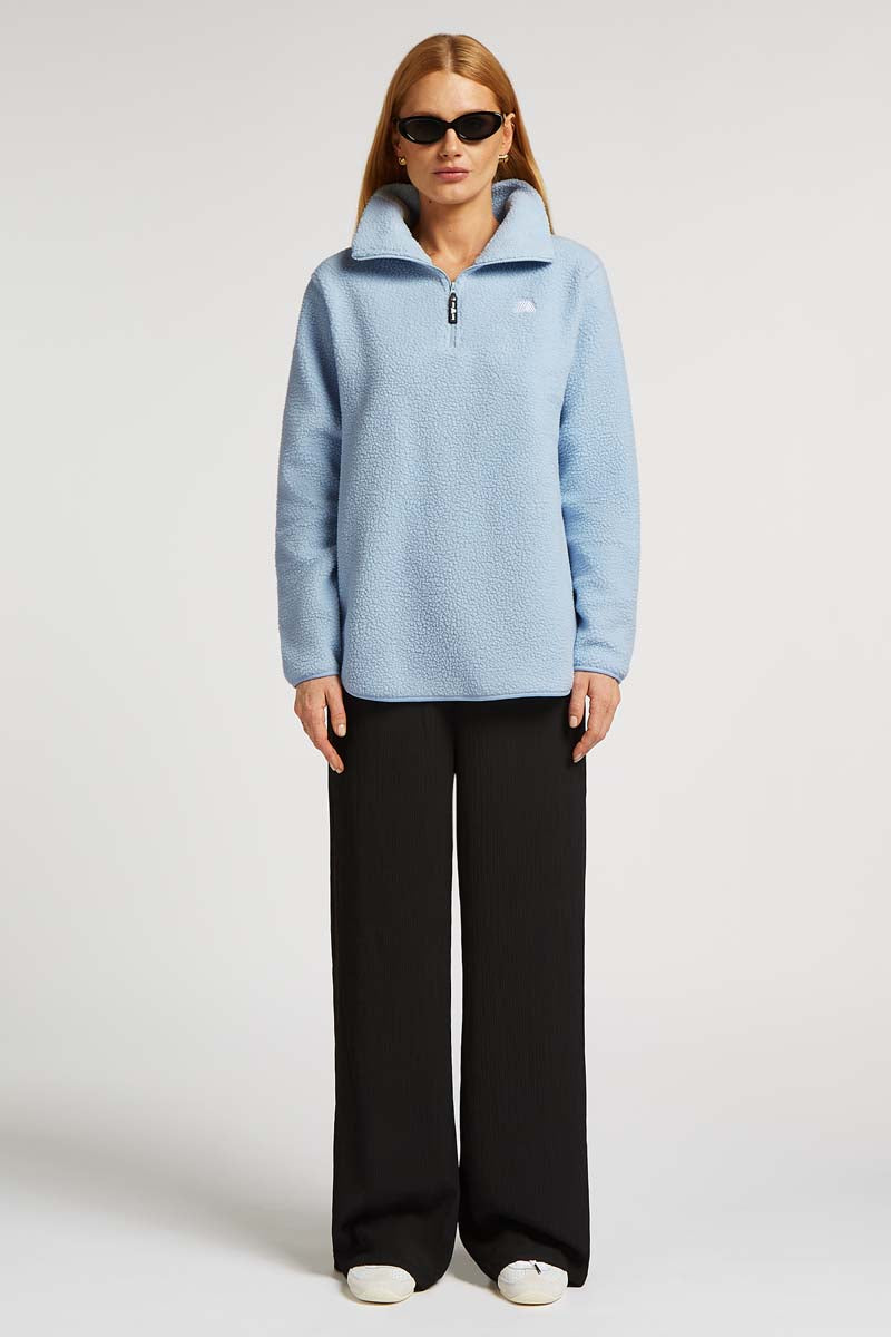 // model: Model is 5ft 9.5 and wears a size S