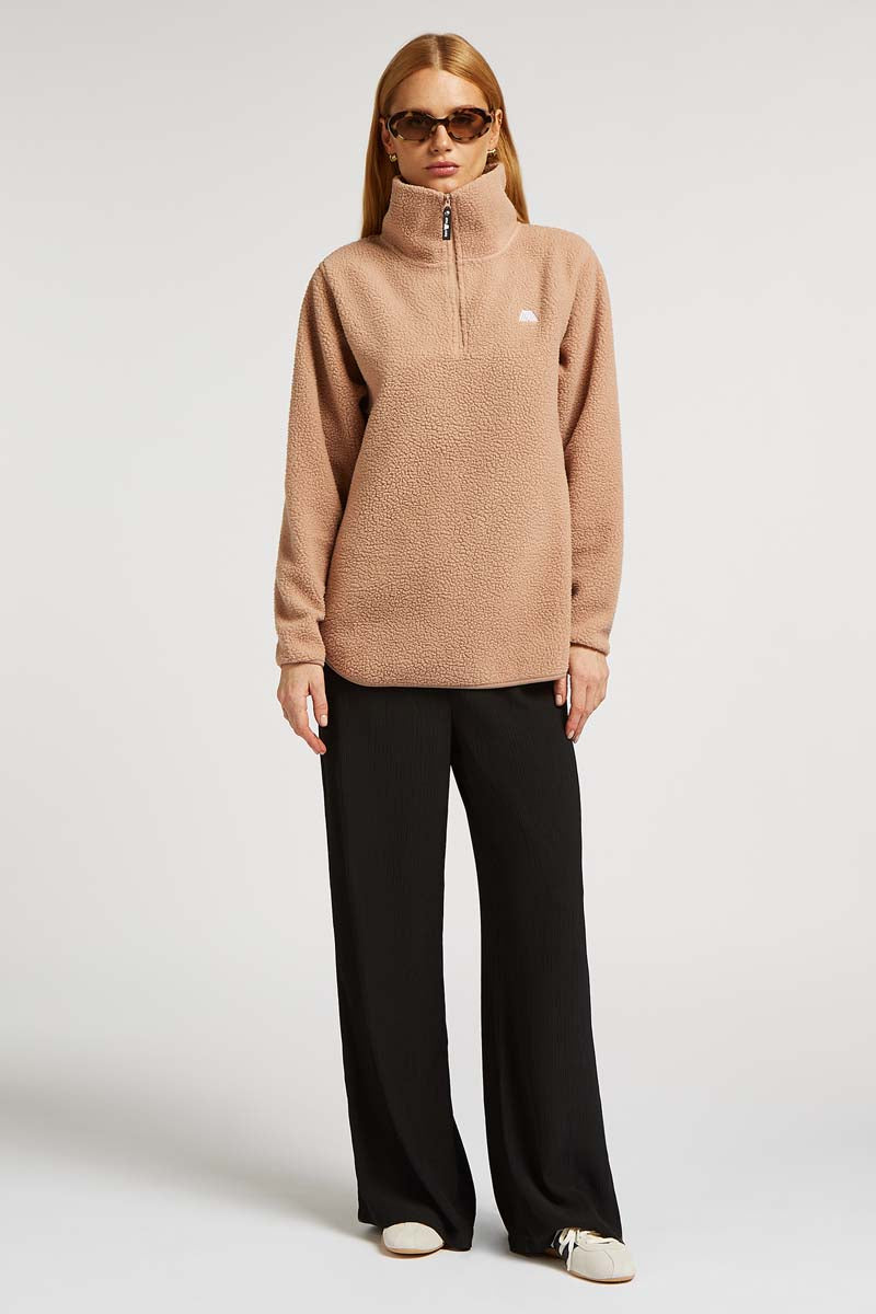 // model: Model is 5ft 9.5 and wears a size S