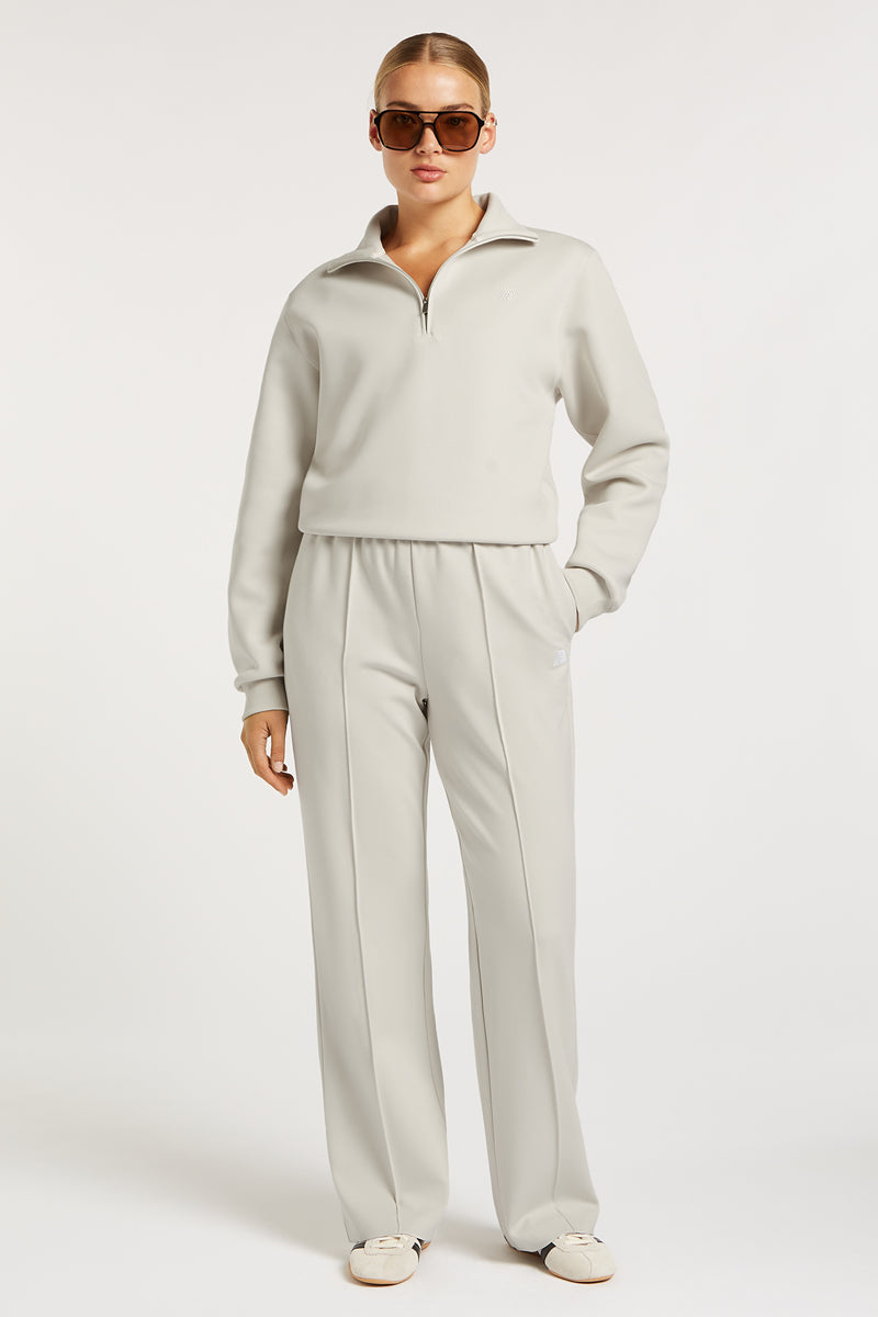 // model: Model is 5ft 8 and wears a size S