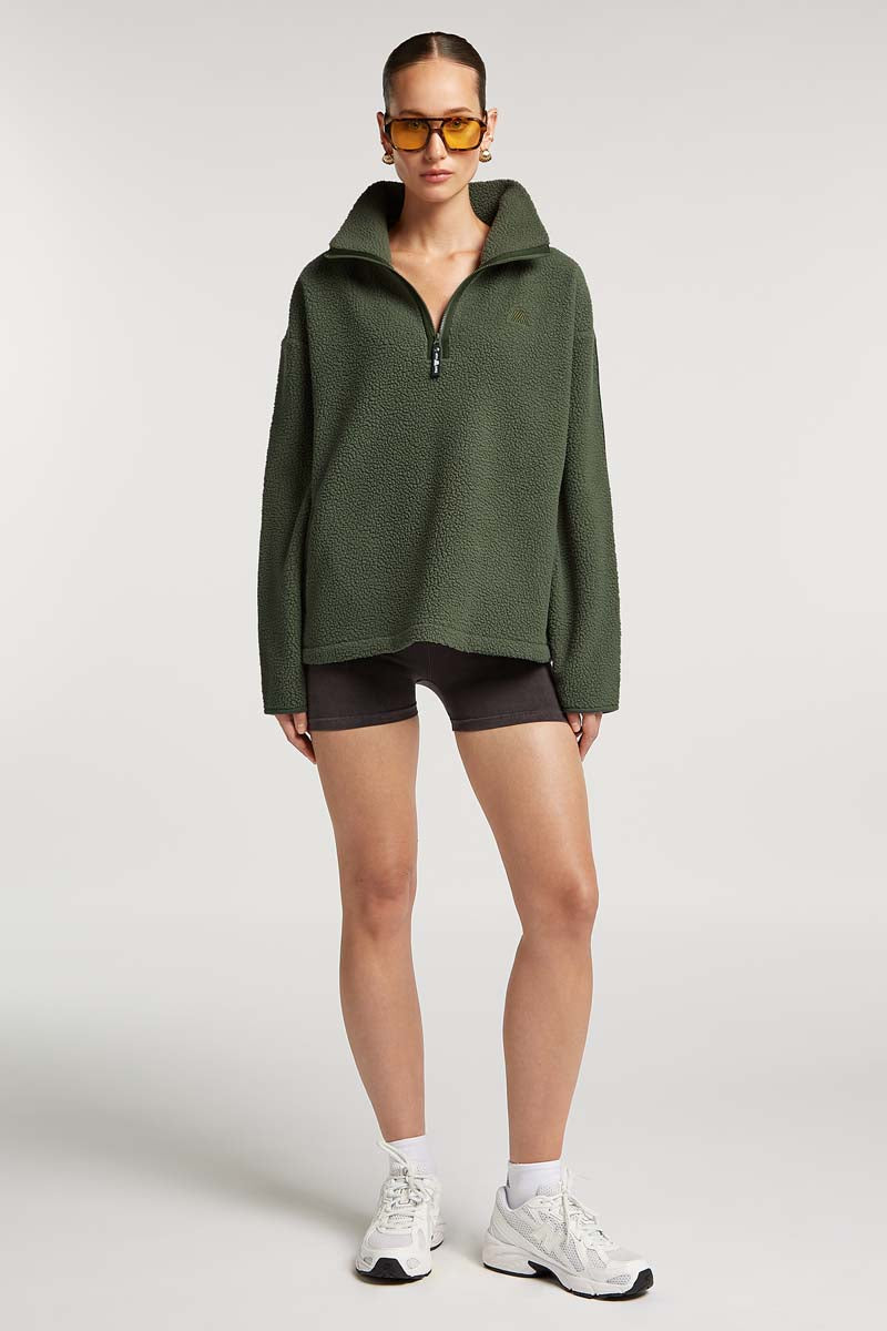 // model: Model is 5ft 6 and wears a size S