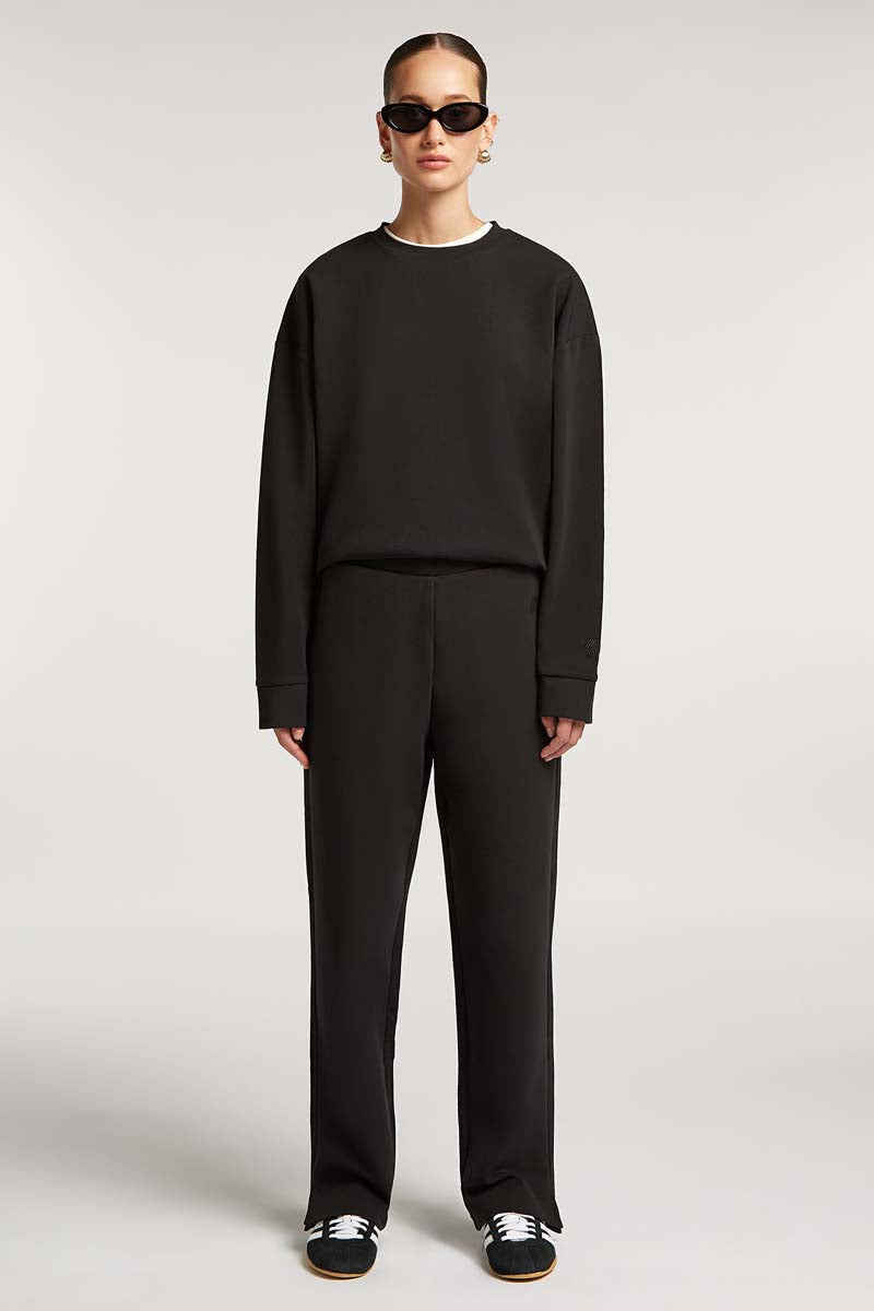 // model: Model is 5ft 6 and wears a size S