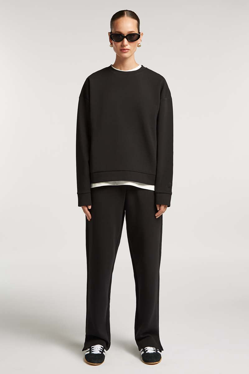 // model: Model is 5ft 6 and wears a size S