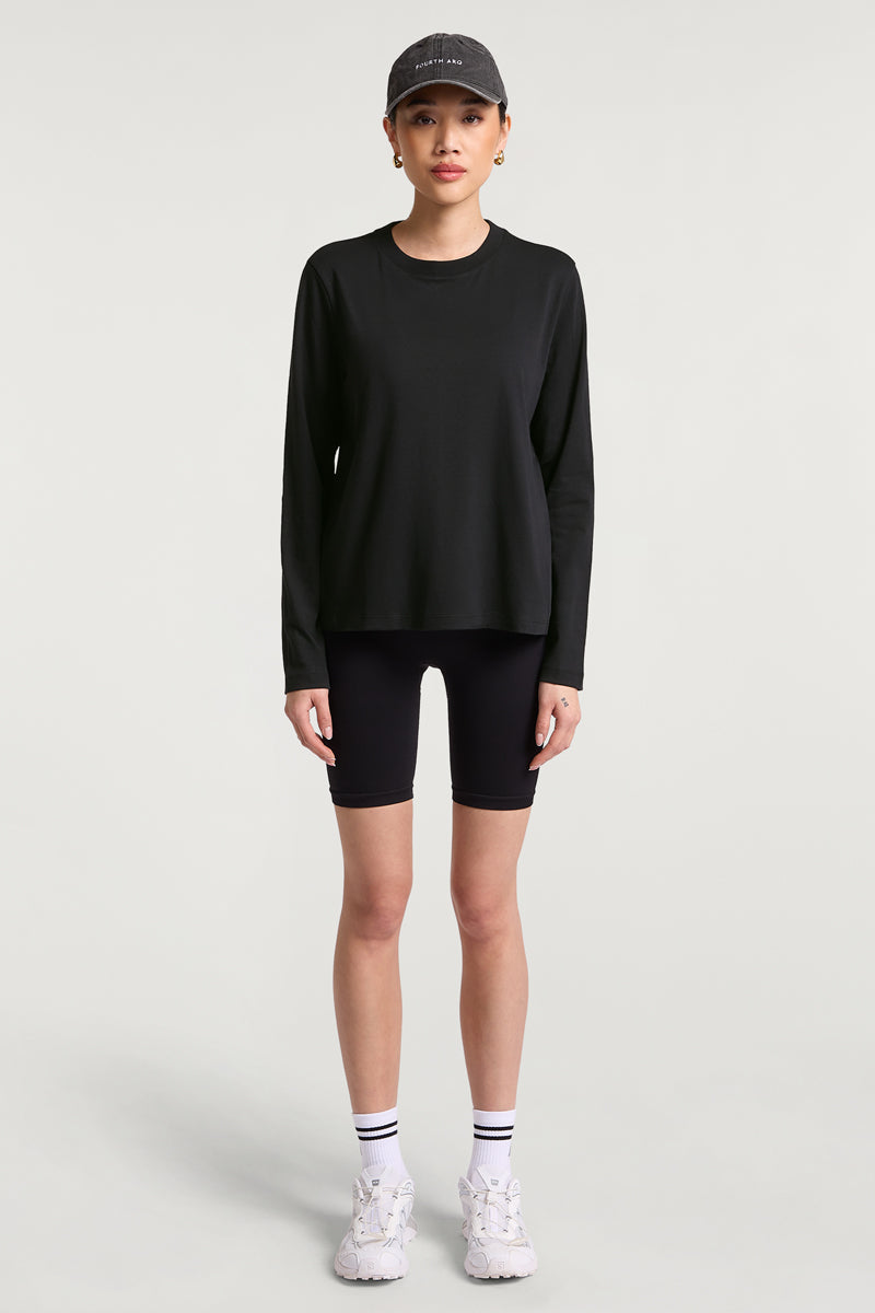 //model: Model is 5ft 8" and wears a size S