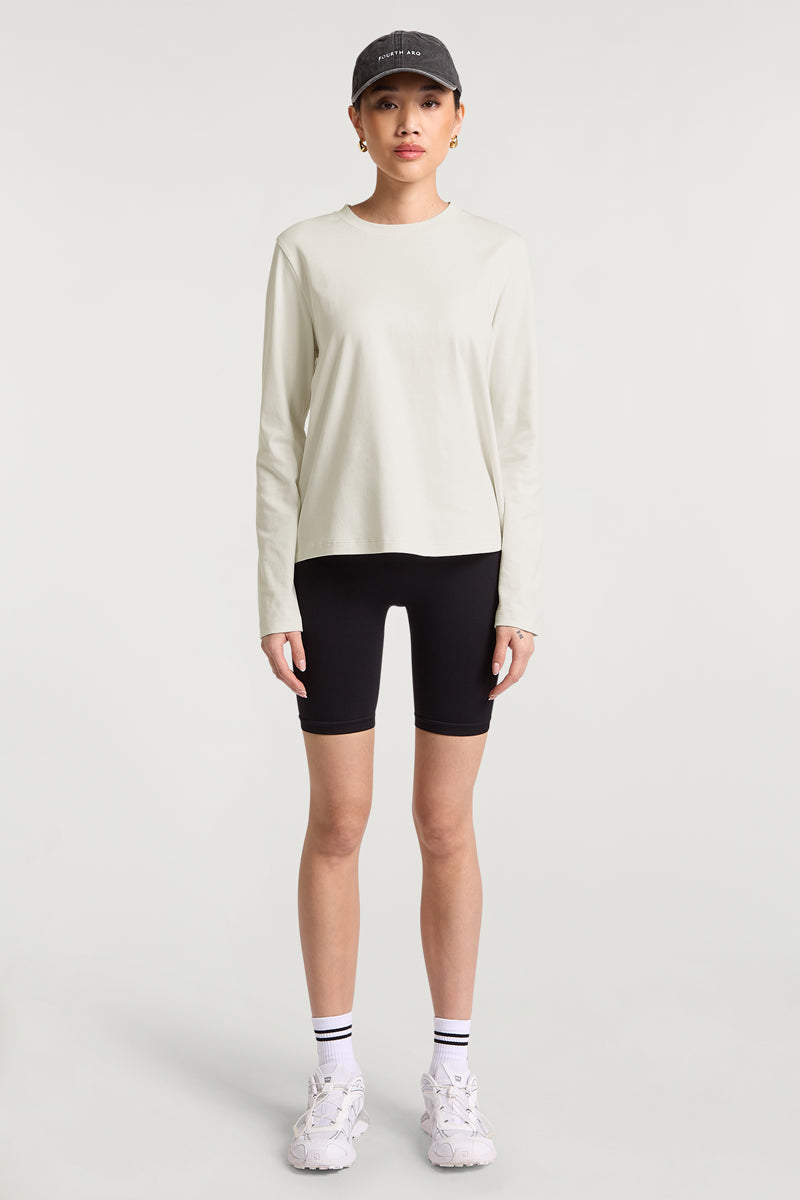 //model: Model is 5ft 8