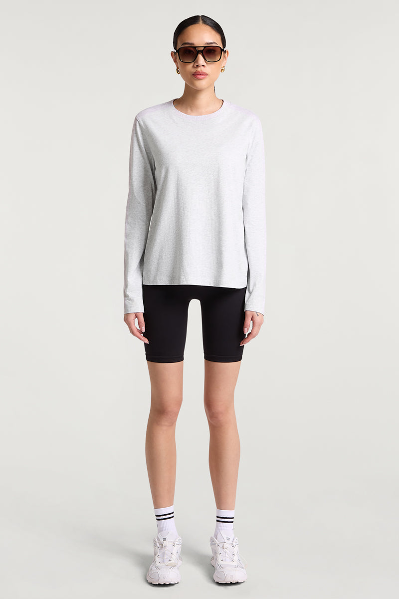 //model: Model is 5ft 8" and wears a size S