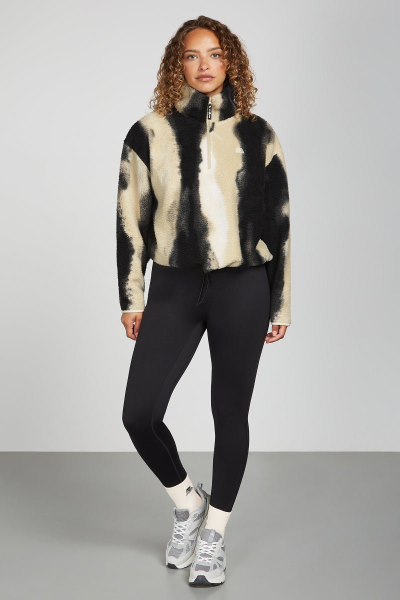 // model: Model is 5ft 7 and wears a size S